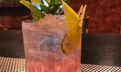 AL NERO CAFFÈ FISH & CHIPS E GIN TONIC “ROSA” ACCOLGONO IL GIRO D’ITALIA