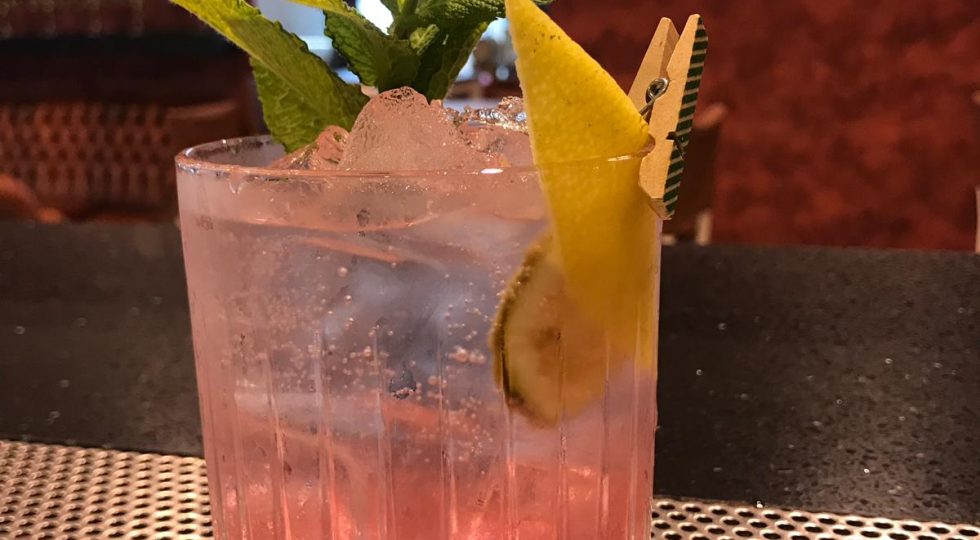 AL NERO CAFFÈ FISH & CHIPS E GIN TONIC “ROSA” ACCOLGONO IL GIRO D’ITALIA