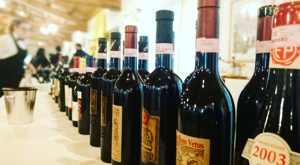 CARTA DEI VINI CON LE ZONE DELL’ABRUZZO, DALLE COLLINE TERAMANE UNA SFIDA PER I RISTORATORI