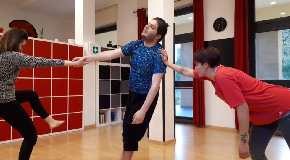 AGIRE E PENSARE CREATIVO, IN SCENA I GIOVANI PARTECIPANTI AI LABORATORI DI FRANCESCA LA CAVA