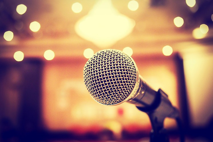 L’AQUILA, DUE SERATE DI KARAOKE E LATINO SOTTO I PORTICI DI SAN BERNARDINO