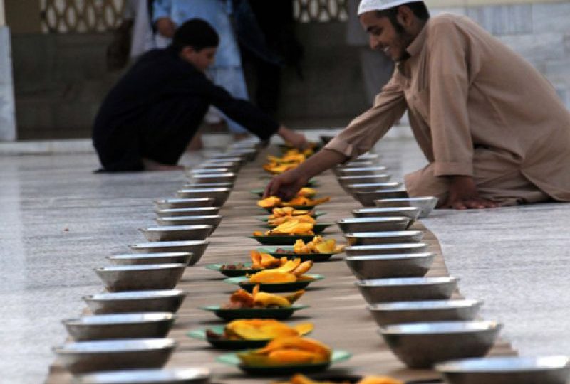 RAMADAN, COMUNITÀ ISLAMICA INIZIA IL DIGIUNO