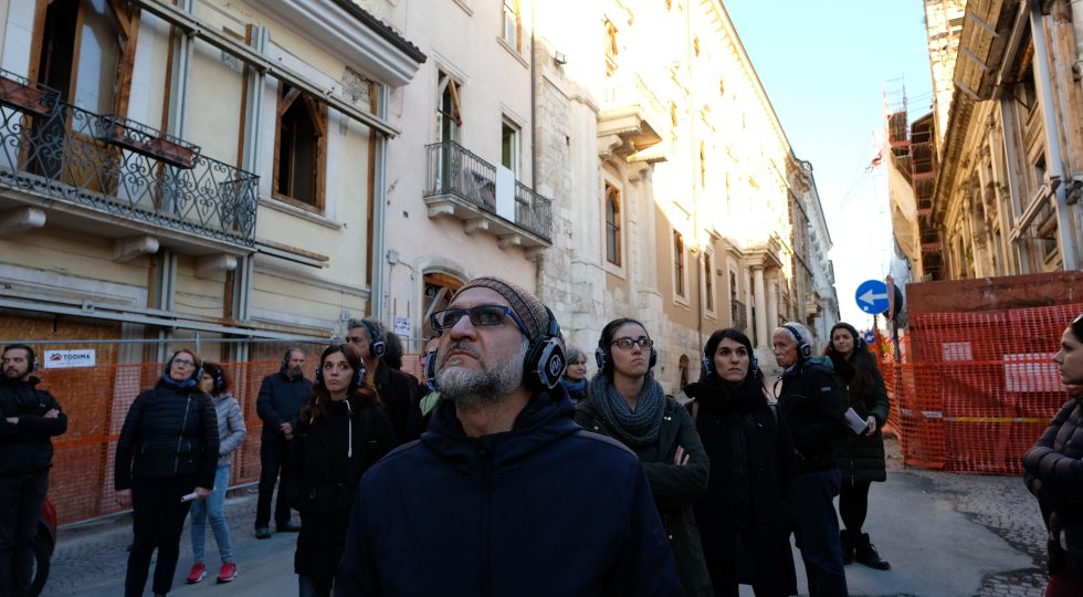 PER IL DECIMO COMPLEANNO DEL NOBELPERLAPACE NEL CENTRO DELL’AQUILA TORNA “DÈCADE – CITTÀ POSSIBILI”