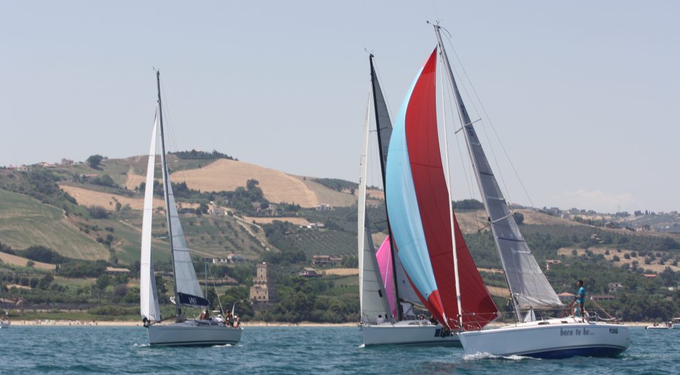 MARE IN BARCA A VELA, TORNANO LA CERRANO CUP E LA VELEGGIATA