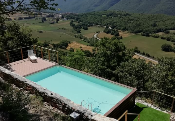 “CASA CARLUCCIO”, CASTELLO DI FAGNANO ALTO RIPARTE DA UN ALBERGO DIFFUSO CON PISCINA SULLA VALLE SUBEQUANA