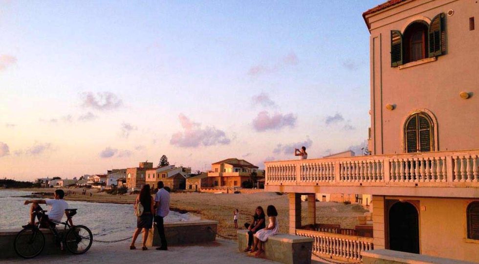 RICHIESTE DA TUTTO IL MONDO PER ALLOGGIARE NELLA CASA DI MONTALBANO