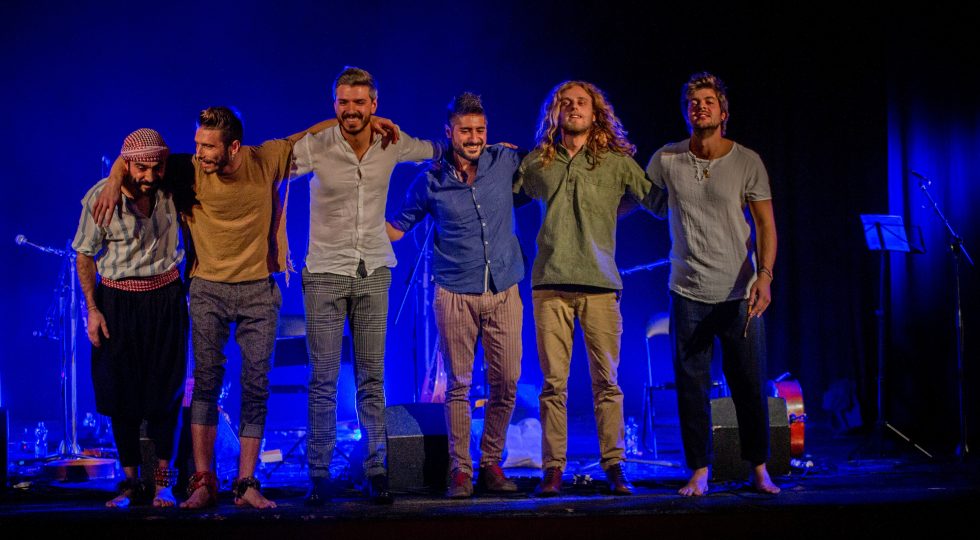 “MERAVIGLIE A PORTATA DI MANO”, I DOMO EMIGRANTES PORTANO MUSICA MEDITERRANEA A CAPORCIANO