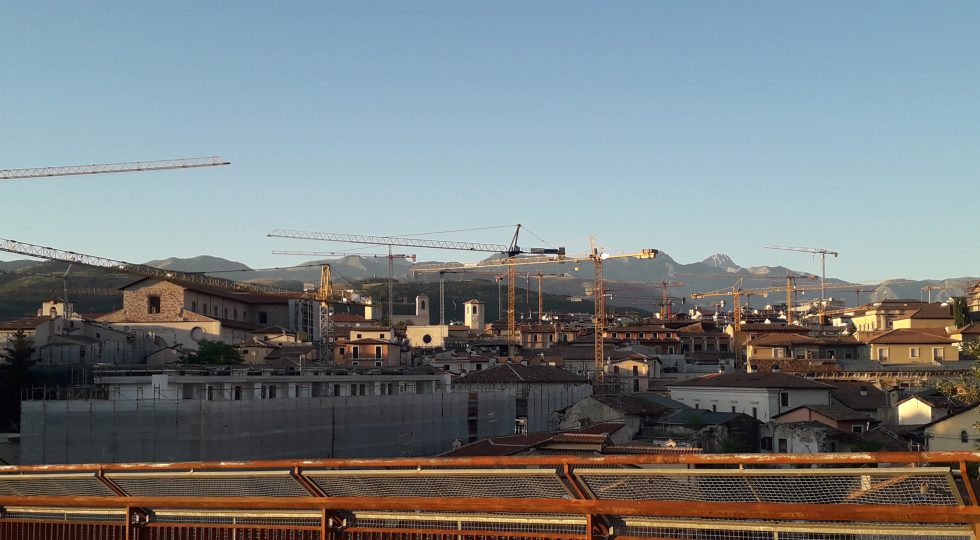 ALL’OMBRA DELLE ANTICHE MURA E SULLA TRACCE DI BRACCIO DA MONTONE, RICCO AGOSTO DI PASSEGGIATE CON “CAMMINANDO L’AQUILA”