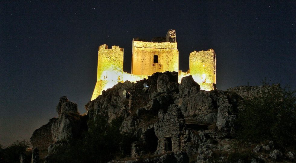 A PASSO D’ASINO, SOTTO LA LUNA PIENA TRA SANTO STEFANO E ROCCA CALASCIO