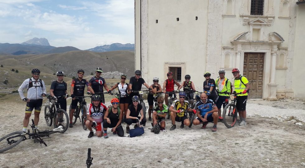 IN BICI SULLA PIANA DI NAVELLI FINO ALLA CHIESA DELLA TRANSUMANZA