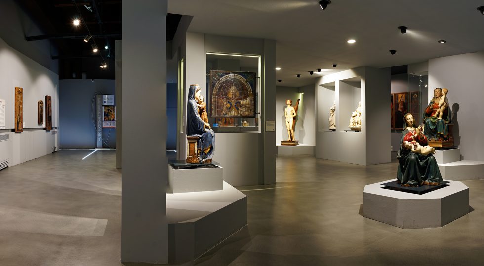 PIENONE NEI MUSEI D’ABRUZZO, A FERRAGOSTO IN MIGLIAIA AL CASTELLO PICCOLOMINI E ALLA BADIA MORRONESE
