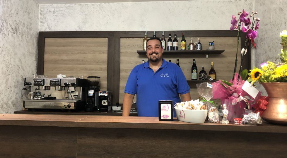 A PICENZE DI BARISCIANO RIAPRE LO STORICO BAR, FESTA PER TUTTO IL PAESE
