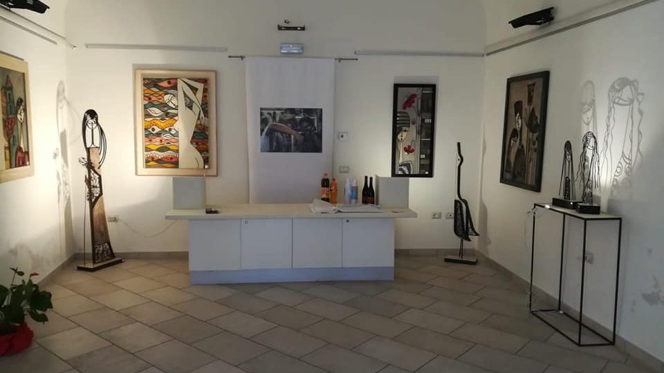 LA STORIA DELL’AQUILA E LA VITA DI CELESTINO V A FUMETTI IN MOSTRA ALLA SHARKY ART GALLERY