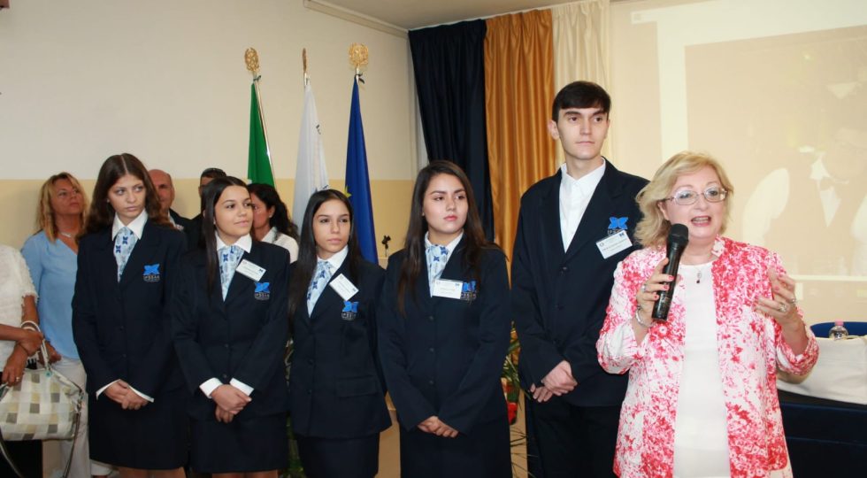 ALL’ALBERGHIERO DI PESCARA SI TORNA IN CLASSE E 8 STUDENTI PARTONO PER L’ERASMUS