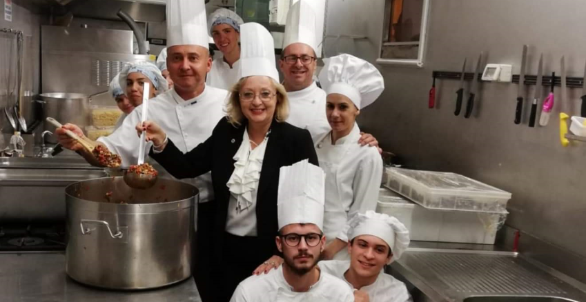 CUCINA MOBILE DELL’ALBERGHIERO “DE CECCO” ALLA NOTTE DEI RICERCATORI DI CHIETI