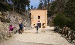 DALLA MADONNA FORE A COLLEBRINCIONI SUL SENTIERO DEI NOVE MARTIRI AQUILANI