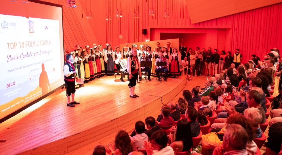 “TOP 10 FOLK L’AQUILA”, ONLINE LE STORIE CANTATE PER IMMAGINI DELLA CORALE GRAN SASSO