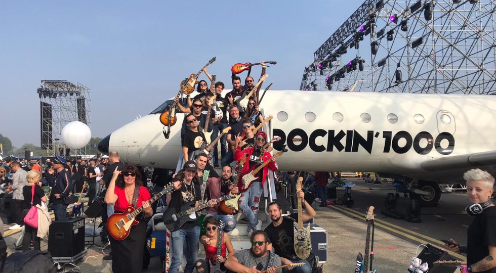 ROCKIN’1000, IO C’ERO: IL RACCONTO MULTIMEDIALE DEGLI ABRUZZESI IN CONCERTO A LINATE