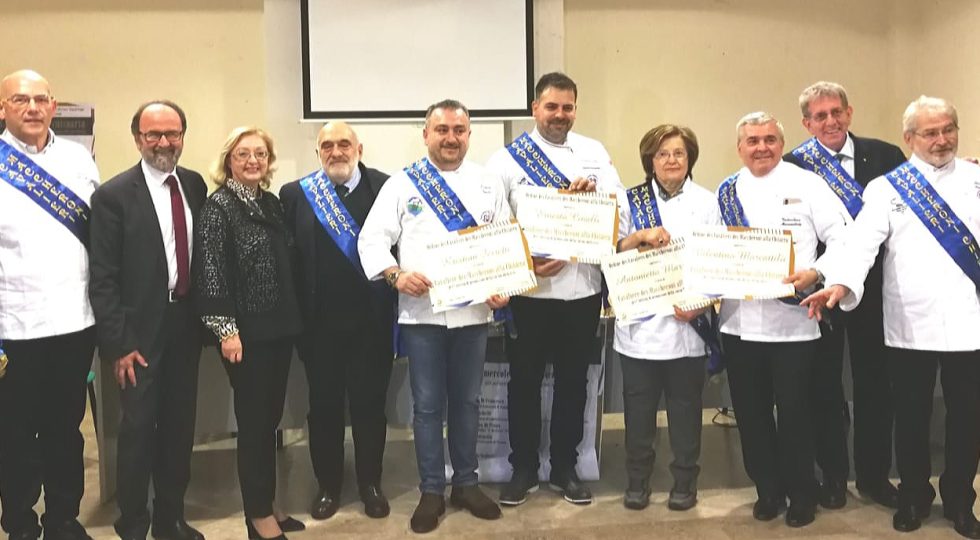 QUATTRO CHEF E UN PROF NUOVI CAVALIERI DEI MACCHERONI ALLA CHITARRA
