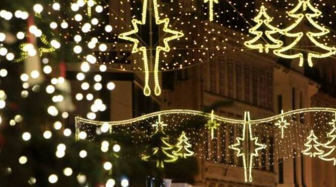 NATALE, A PREZZA LE PRIME LUCI D’ARTISTA DELLA VALLE PELIGNA