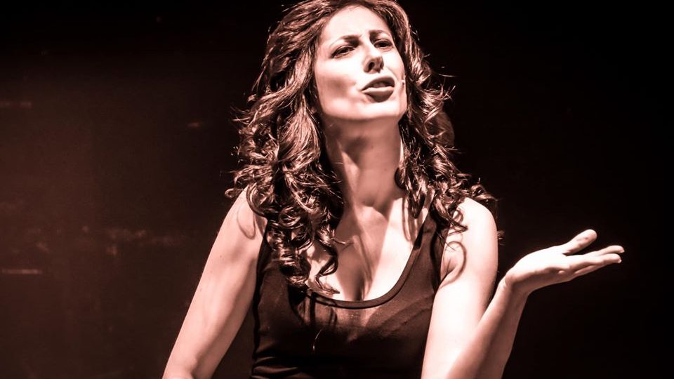 DONNE SFORTUNATE CON GLI UOMINI NEL PRIMO SPETTACOLO DEL TEATRO DEI 99 CON DANIELA BALDASSARRA