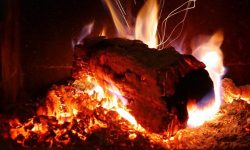 A MONTUPOLI DI MIGLIANICO RIVIVE L’ANTICA TRADIZIONE DE “LU TECCHJE A LU FOC”