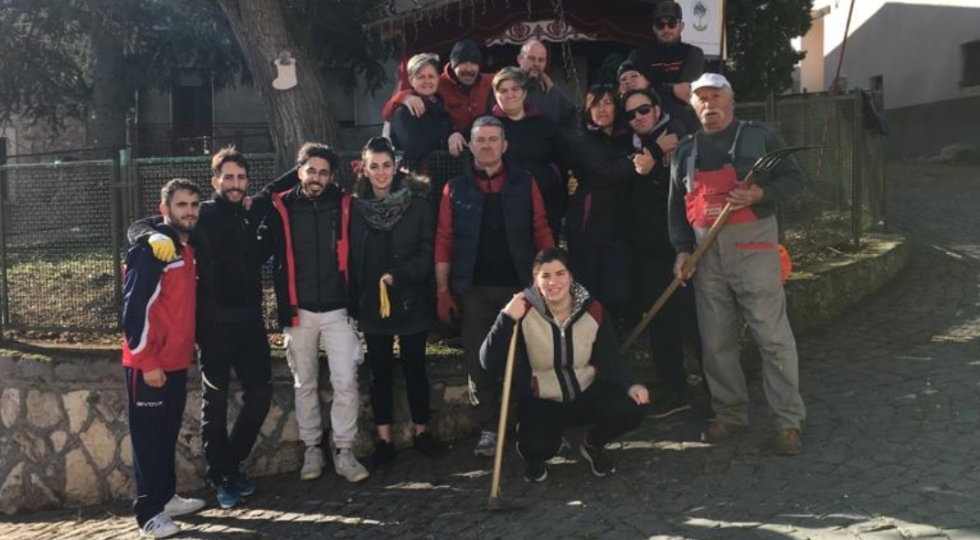 GIORNATA ECOLOGICA A COPPITO, VOLONTARI RIPULISCONO AREE PER EVENTO DI NATALE