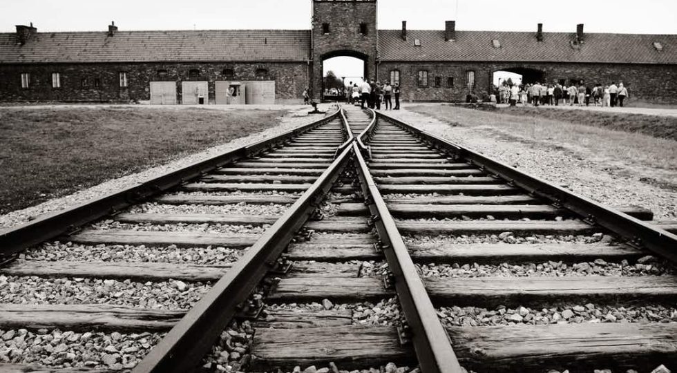 CINQUANTACINQUE RAGAZZI ABRUZZESI AD AUSCHWITZ NEGLI EX LAGER NAZISTI