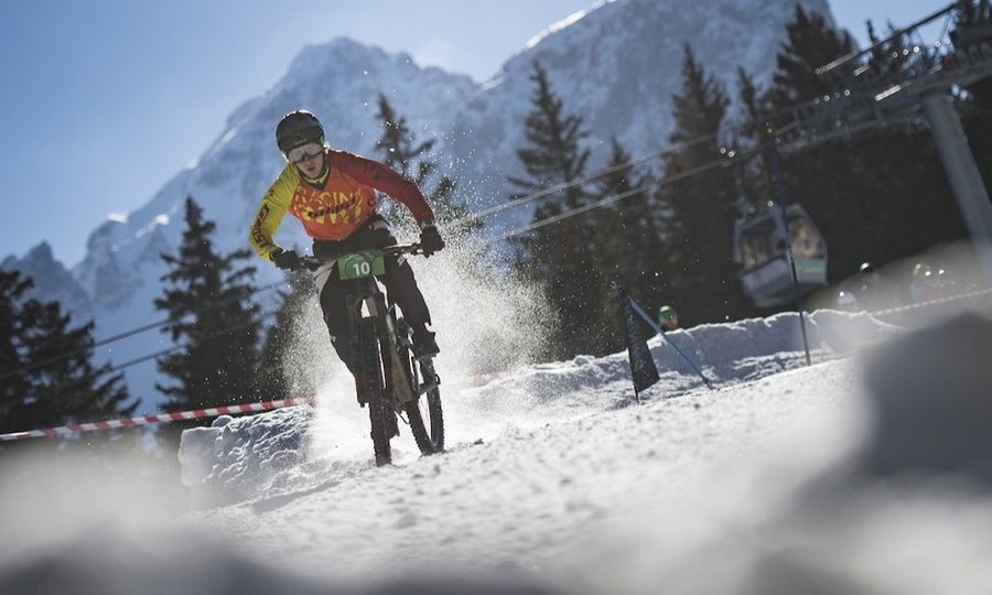 IN MOUNTAIN BIKE SULLE PISTE DA SCI, A PESCOCOSTANZO GARA DI DOWNHILL