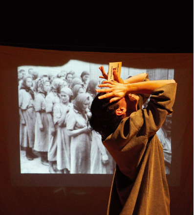 SHOAH, PER LA GIORNATA DELLA MEMORIA IL TSA PORTA IN SCENA LA STORIA DI ETTY HILLESUM