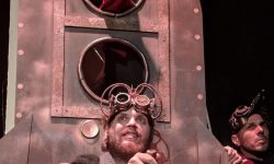 “SULLA LUNA IN BICICLETTA”, PUPAZZI E OMBRE ALL’AQUILA PER CRESCERE A TEATRO