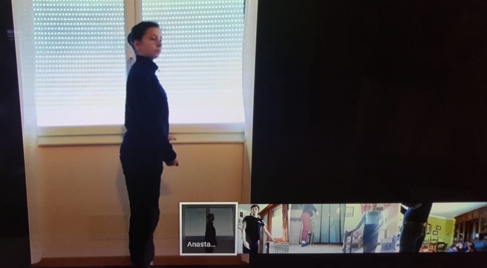CORONAVIRUS, ALL’AQUILA SCUOLA DI DANZA FA LEZIONE ONLINE