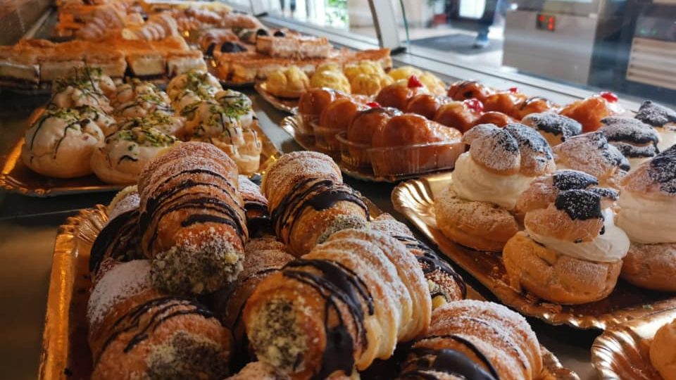 FESTA DEL PAPÀ, CON LE ZEPPOLE A DOMICILIO SCATTA IL CONTEST DI BAR ROBERTO