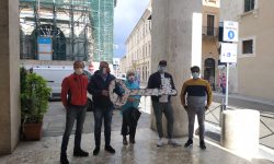 L’AQUILA, CHIAVI DI BAR E RISTORANTI CHIUSI AL SINDACO PER PROTESTA