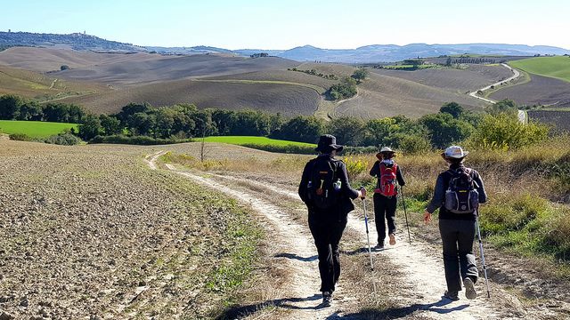 CONVEGNO SUL TURISMO “AL MASCHILE”, CINQUANTA DONNE ABRUZZESI INSORGONO