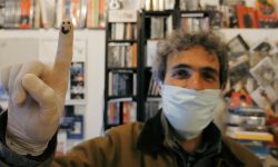 TORNARE IN LIBRERIA, UN SORRISO DIETRO LA MASCHERINA