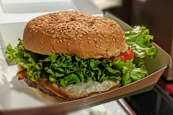 PIZZE, HAMBURGER E DOLCI: IL MENÙ A DOMICILIO DELLA VECCHIA STAZIONE