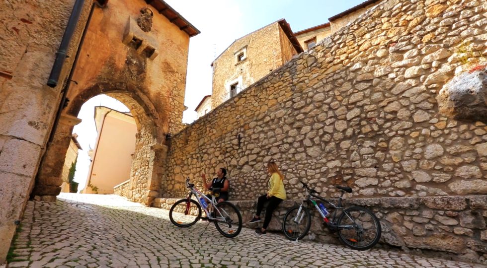 PEDALANDO TRA LE MERAVIGLIE D’ITALIA CON FEDERICO PERROTTA E VALENTINA OLLA