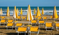 COVID, I BALNEATORI SI DANNO DELLE REGOLE PER UNA VACANZA SICURA