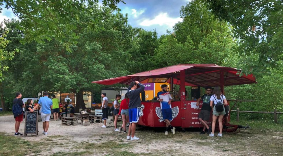 AL LAGO SINIZZO PER L’ESTATE UN CHIOSCO CON LE BIRRE ARTIGIANALI LOCALI