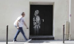 È STATA RITROVATA IN ABRUZZO LA PORTA DEL BATACLAN CON IL MURALE DI BANKSY