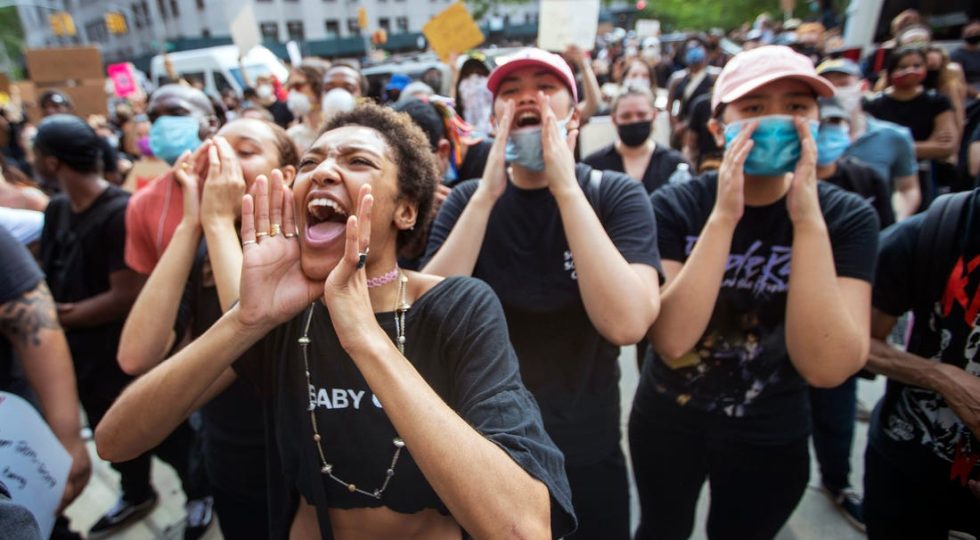 “BLACK LIVES MATTER”: L’AQUILA SCENDE IN PIAZZA IN SOSTEGNO ALLE PROTESTE NEGLI USA