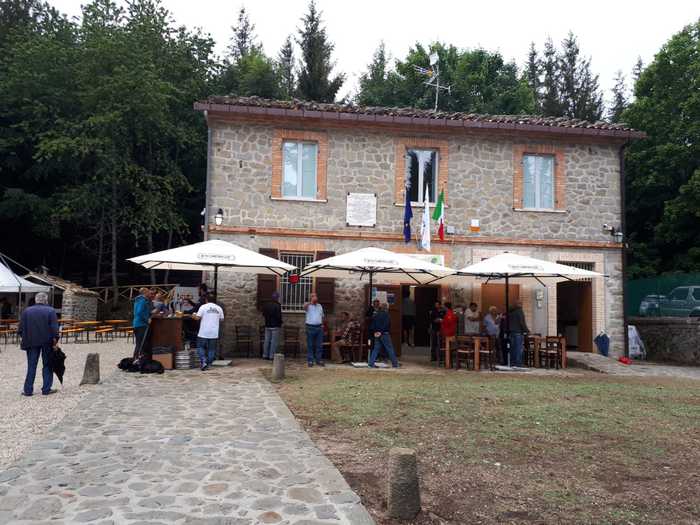 RIAPRE IL RIFUGIO “IL CEPPO”, SUI MONTI DELLA LAGA ESTATE DA SOLD OUT