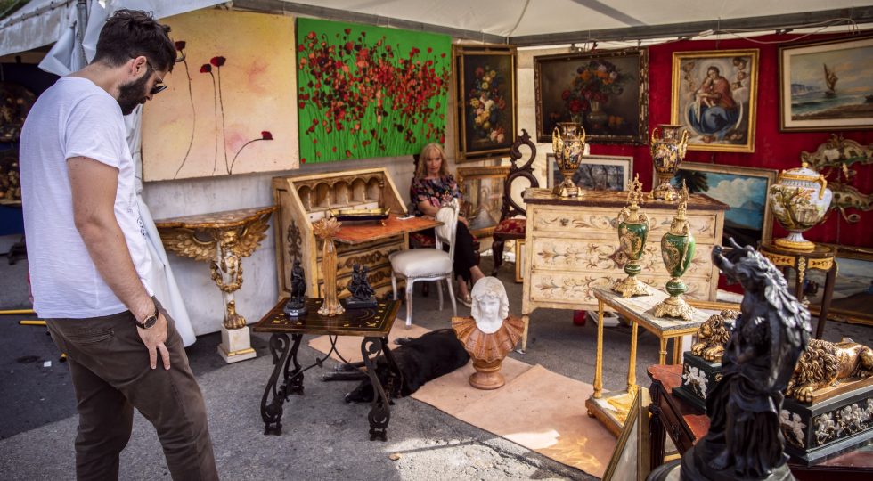 AD ALBA ADRIATICA IL MERCATINO DELL’ANTIQUARIATO E DEL COLLEZIONISMO