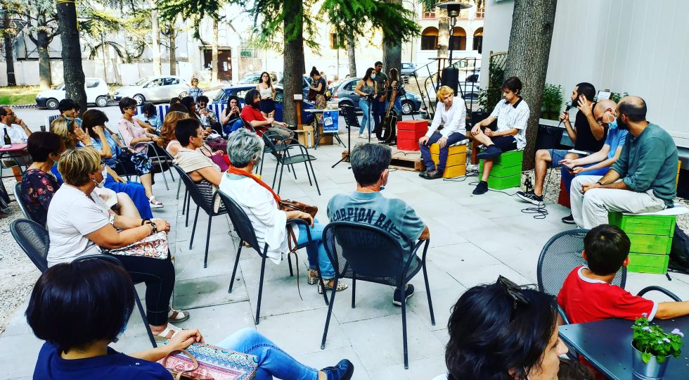 “NOX” E “ARCOBALENA”: NOCE MOSCARDI PRESENTA AL PUBBLICO IL SUO DEBUTTO DISCOGRAFICO