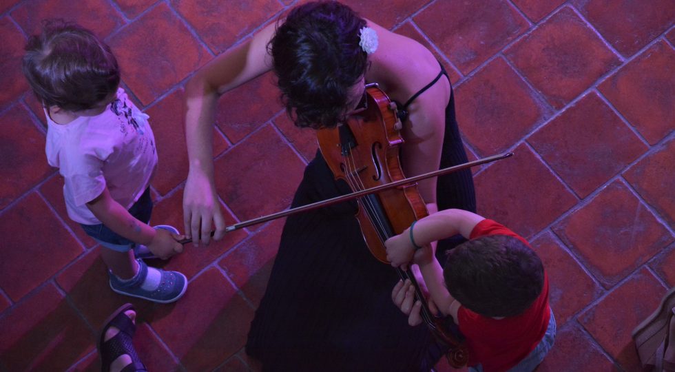 ORCHESTRA CLANDESTINA CON ANASTASIO E CONCERTO PER NEONATI ALL’AQUILA PER “I CANTIERI DELL’IMMAGINARIO”