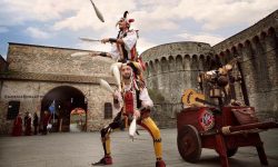 “MERAVIGLIE A PORTATA DI MANO”, A CASTELNUOVO MUSICA E COMICITÀ CON “RIMEDIOEVO”