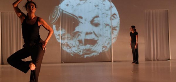 “VOGLIO LA LUNA”, LA DANZA CONTEMPORANEA SUL PALCO DEI CANTIERI DELL’IMMAGINARIO