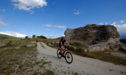 DOMENICA IN MOUNTAIN BIKE SULLA PIANA DI NAVELLI PER SCOPRIRE LE “MERAVIGLIE A PORTATA DI MANO”