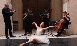 IN UN VIDEO IL RACCONTO DELLA PASSEGGIATA MUSICALE TRA I CORTILI AQUILANI